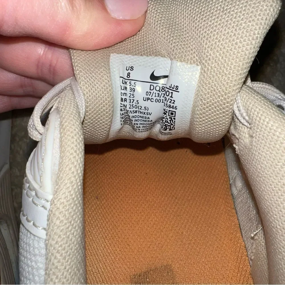 Nike Air size 8 shoe